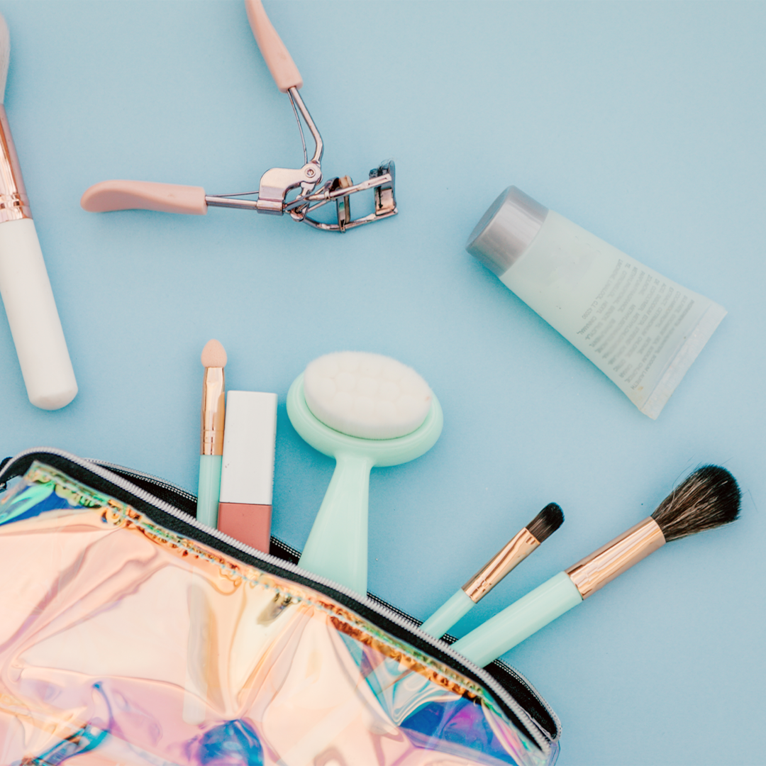 The 7 Best Travel Makeup/Toiletry Bags On Amazon